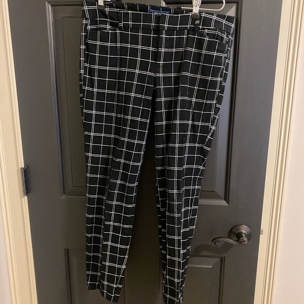 Old Navy Black and White Plaid Pixie Pant Size 10